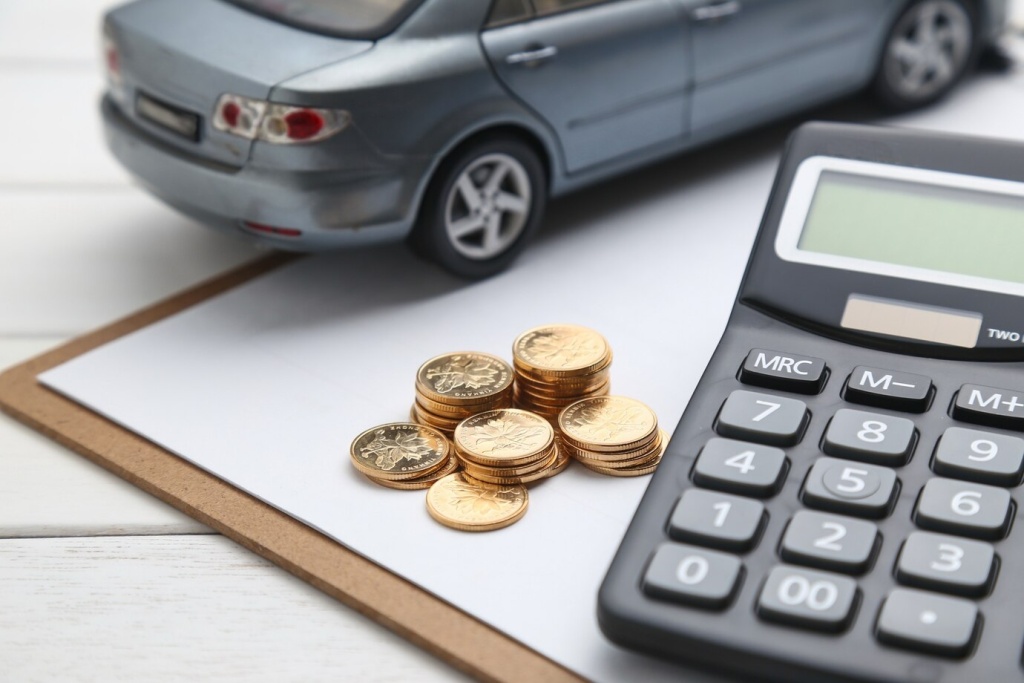 car-model-calculator-coins-white-table_1387-583.jpg монеты