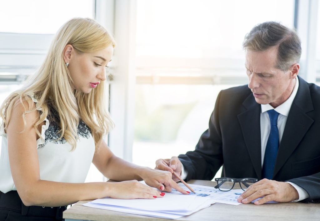 business-composition-with-modern-style.jpg сотрудники